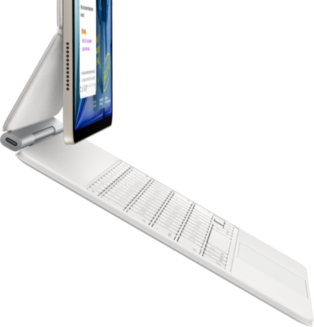 iPad Air, coloris lumière stellaire, fixé à un Magic Keyboard, blanc, vue latérale