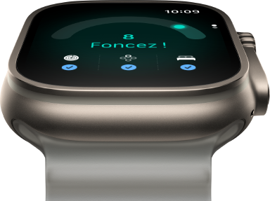 Apple Watch Ultra 4, boîtier en titane, finition naturelle, score de préparation de 8, côté droit, Digital Crown, bouton latéral en saillie, Bracelet Océan, gris translucide