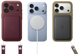 De gauche à droite, iPhone 18 Pro dans une coque en cuir bordeaux avec une dragonne bordeaux, iPhone 18 Pro au centre dans une coque glacier avec un chargeur MagSafe blanc connecté, iPhone 18 Pro argent à droite avec un porte-cartes en cuir vert et une dragonne.