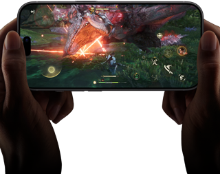 iPhone 18 Pro, face avant, montrant les performances de la puce A20 Pro avec une scène de Monster Hunter Outlanders