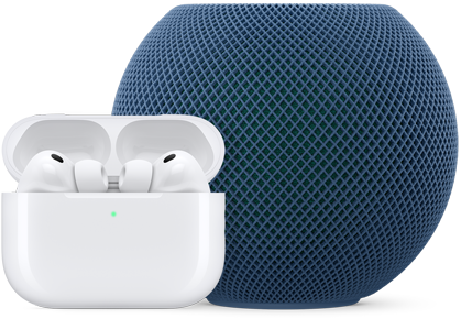AirPods Pro dans un boîtier de charge ouvert, blanc, et HomePod mini, bleu
